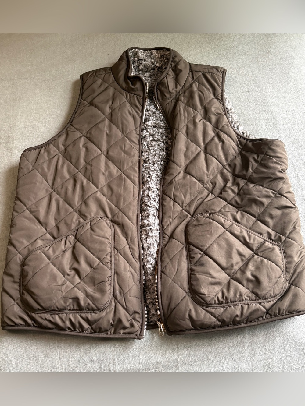 Maurice’s Women’s Sz 1 Vest Reversible Sherpa Green Lined Pockets Quilted Zip